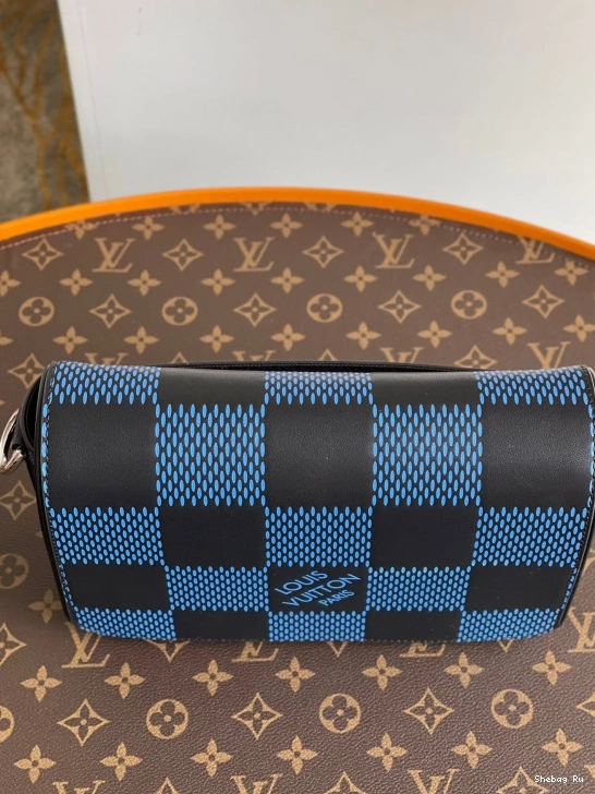 LOUIS MESSENGER VUITTON STUDIO 0724